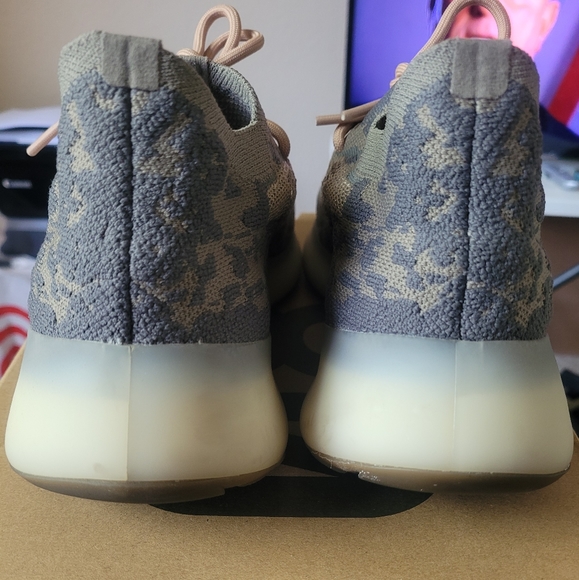 Yeezy Mist non reflective size 8 mens - Picture 4 of 4